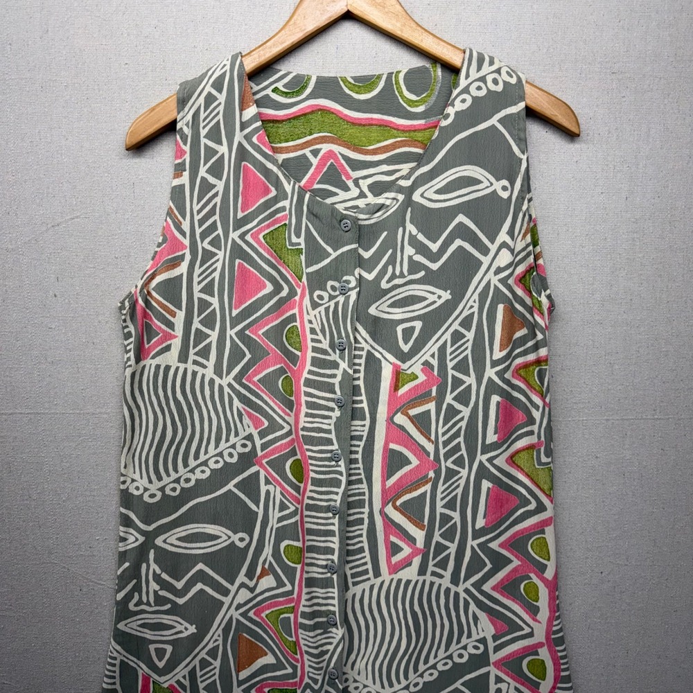 VTG Tribal Mask Print Rayon Shift Dress Grey Pink Sleeveless Button Down NWT M‎ - Picture 2 of 12